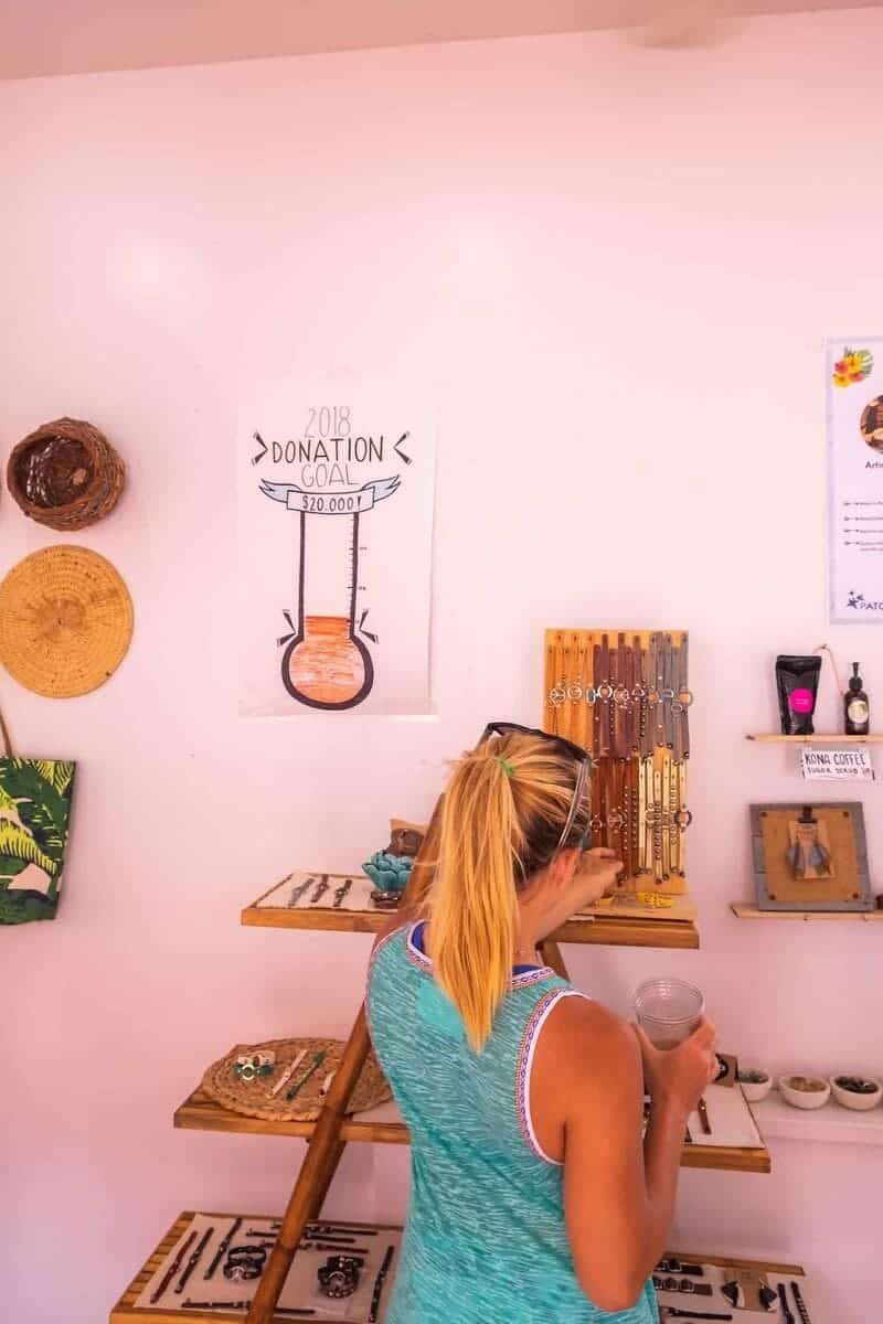 16 Best Things To Do In Kona, Big Island 7 Ali’i Drive shopping in Kona