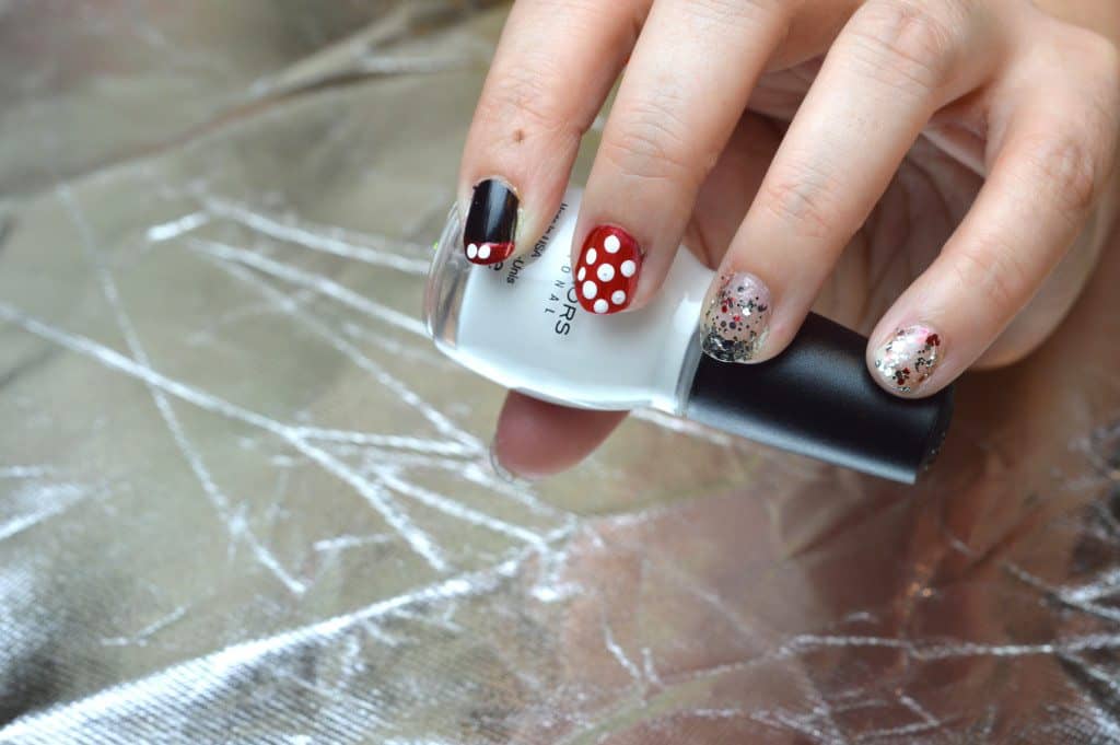 mickey mouse nails