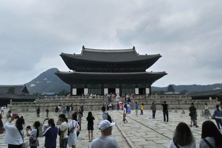 Ultimate Travel Guide To Seoul: Best Places To Visit & Things To Do 14 Gyeongbokgung Palace