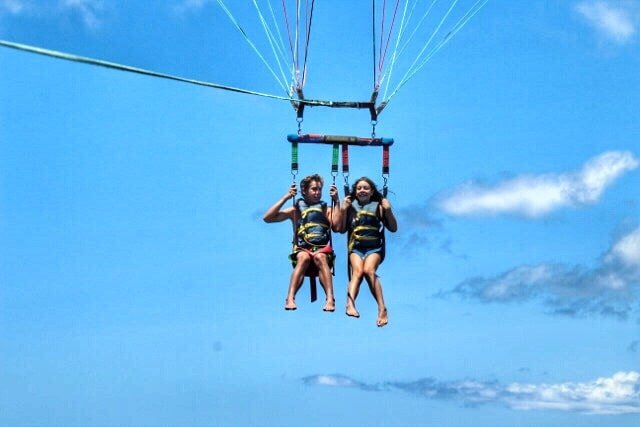 Oahu Travel Guide 5 Parasailing in Waikiki