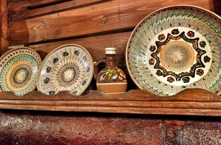 22 Best Places to Eat in Sibiu, Romania 67 Painted Romanian plates on a shelf in a restaurant