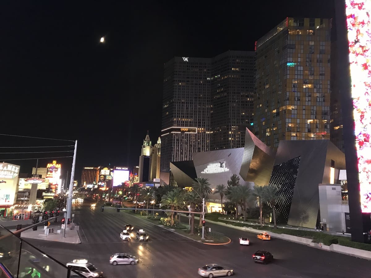 Where to See Fireworks in Las Vegas: The Best Viewing Spots 1 Where to see fireworks in Las Vegas (1)